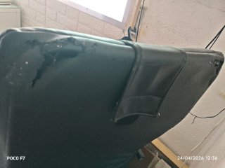 Sillón de masajes de piel sintética y madera