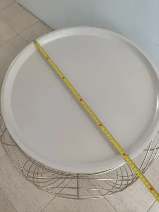 Mesa baja dorada y beige de metal