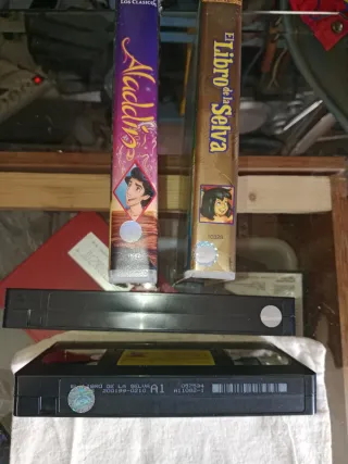 2 VHS Disney: Aladín 94 y El Libro de la Selva 98.