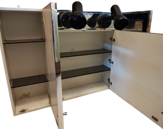 Mueble de baño con espejos, luz y almacenaje