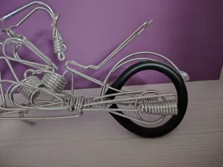 Moto Decorativa Alambre Plata y Negro