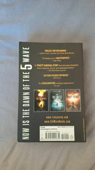 The 5th Wave: The First Book of the 5th Wave Se...