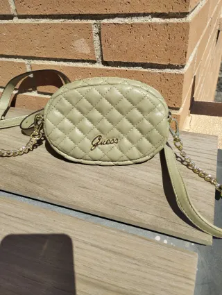 Bolsito riñonera Guess verde oliva