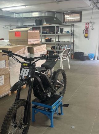 Surron Light Bee X custom negra