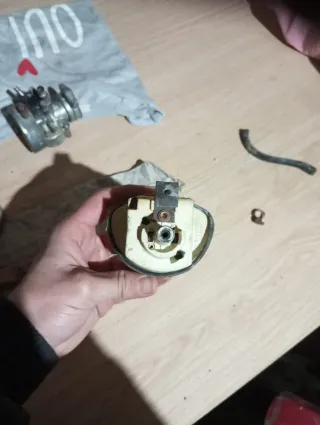 Carburador y tubería filtro