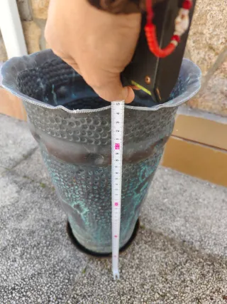 Jardinera antigua de metal