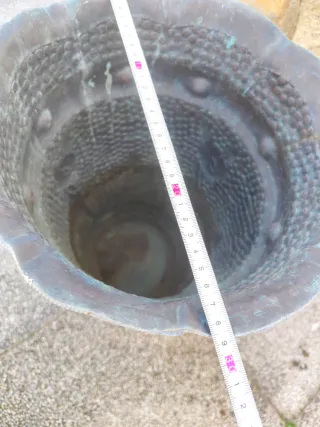 Jardinera antigua de metal