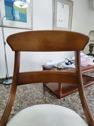 Mesa y 6 sillas de comedor de madera