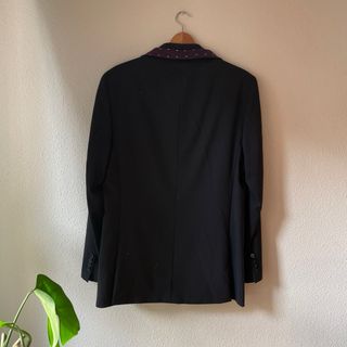 Traje Zara Negro con finas rayas y Corbata Morada