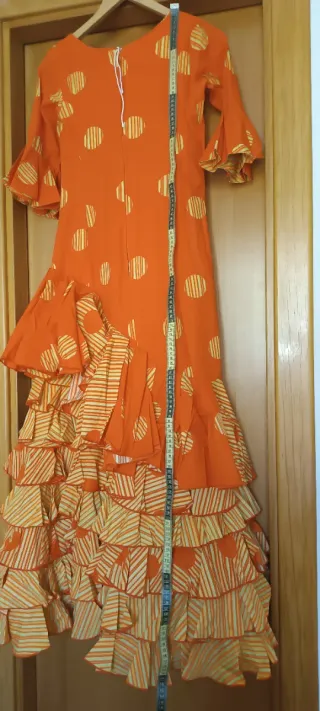 Traje de flamenca naranja y amarillo