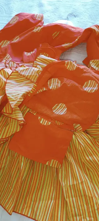 Traje de flamenca naranja y amarillo