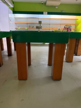 Tavoli espositivi in legno con ruote