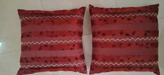 Juego copines raso color rojo burdeos. 40 x 40