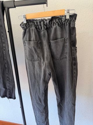 Pantalón Zara Talla 32 Gris / Negro ajado Mujer
