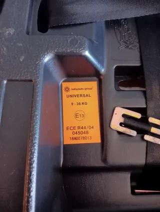 Silla coche  marca vivitta press  de 9 kg a 36 kg.