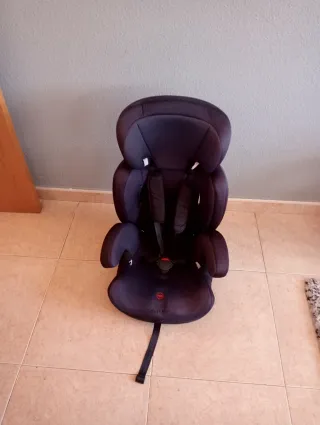 Silla coche  marca vivitta press  de 9 kg a 36 kg.