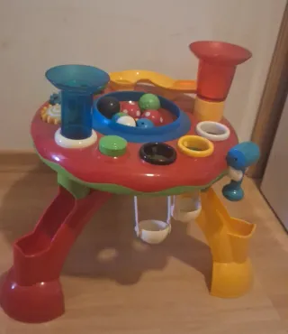 Mesa de actividades infantil con accesorios