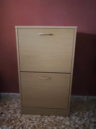 Zapatero di legno come nuovo