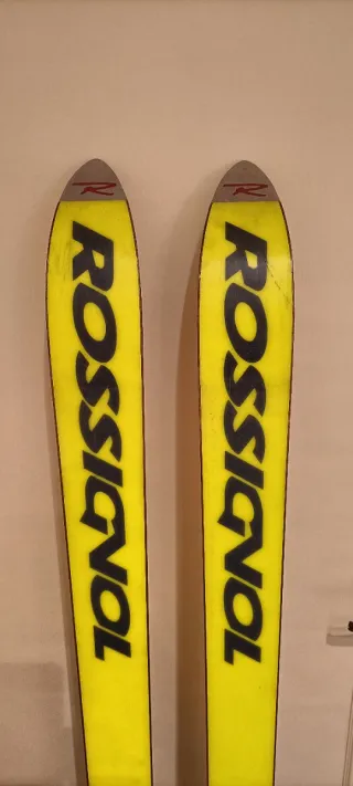 Esquís Rossignol Comp J y fijaciones Salomon