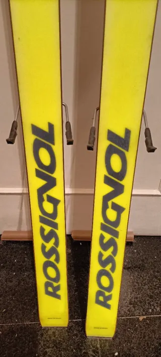 Esquís Rossignol Comp J y fijaciones Salomon