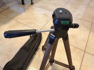 Treppiede con Testa Fluida Video - Nero E Dorato