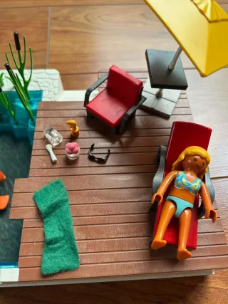 Piscina Playmobil 5575 con figuras