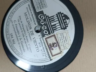 Gramófono Antiguo Columbia y 51 discos de piedra.