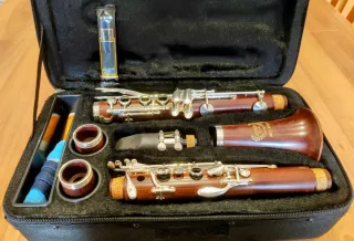 CLARINETE madera roja