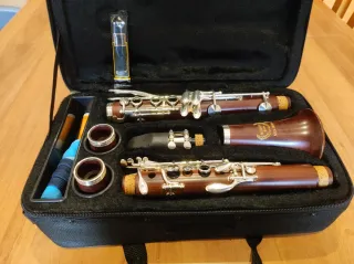 CLARINETE madera roja