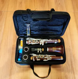 CLARINETE madera roja