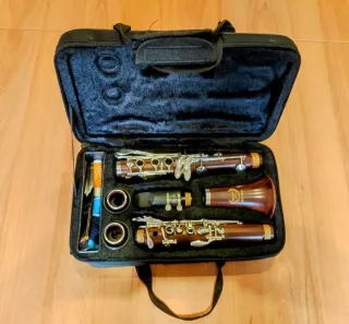 CLARINETE madera roja