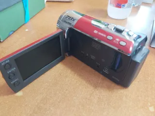 Videocámara Panasonic 78x Zoom Roja