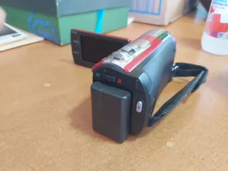 Videocámara Panasonic 78x Zoom Roja