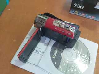 Videocámara Panasonic 78x Zoom Roja