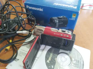 Videocámara Panasonic 78x Zoom Roja