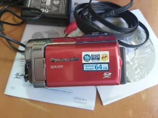 Videocámara Panasonic 78x Zoom Roja