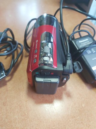 Videocámara Panasonic 78x Zoom Roja