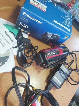 Videocámara Panasonic 78x Zoom Roja