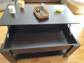 Mesa salón seminueva. No tiene ni un año de uso.