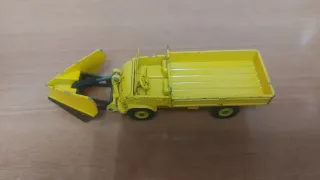 Dinky Toys Mercedes Benz unimog quitanieves