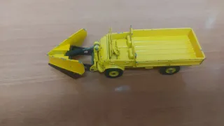 Dinky Toys Mercedes Benz unimog quitanieves