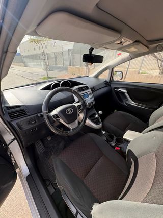 Toyota Verso 2011