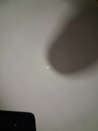 Espejo de madera con marco dorado y blanco