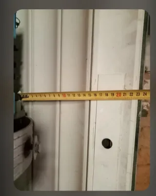 Puerta de garaje de persiana de unos 3,00 x 3,50.