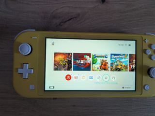 Nintendo Switch Lite Gialla + Caricatore