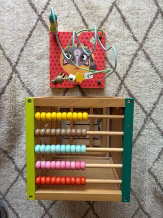 Cubo de actividades de madera