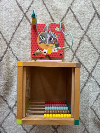 Cubo de actividades de madera