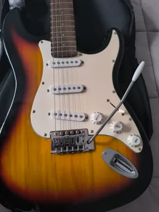 Guitarra Eléctrica Poco Uso 150€ (Valor 190€)