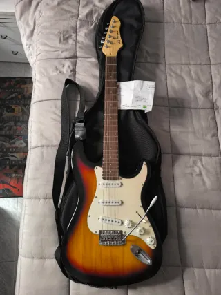 Guitarra Eléctrica Poco Uso 150€ (Valor 190€)