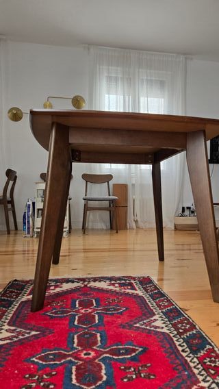 Una mesa de maison del mundo